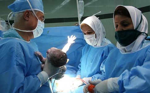 ثبت 159 عمل جراحی در چهار روز متوالی/ دیدار با خانواده شهدای مورتان توسط پزشکان بسیجی