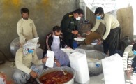 تداوم کمک مومنانه در سیب و سوران/ 1100 پرس غذای گرم در دهستان "پسکوه" توزیع شد+تصویر